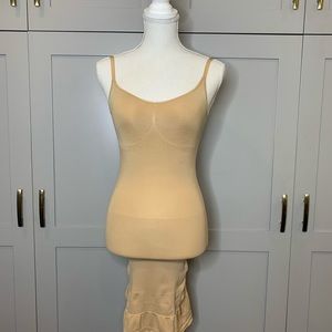 Assets red hot label by Spanx full slip. Small